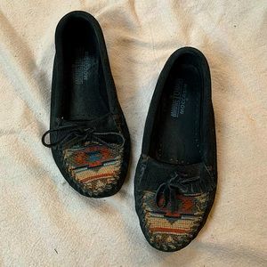 Minnetonka Moccasin Black Kilty Women’s Size 5.5